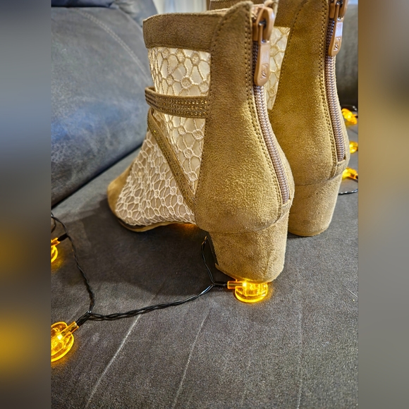 MIDNIGHT VELVET  Peep Toe Lace zip up Ankle Booties sz9 - Picture 16 of 16